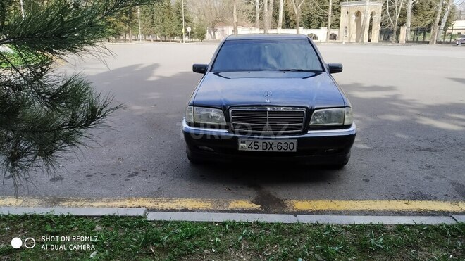 Mercedes C 220 1999, 320,000 km - 2.2 л - Mingəçevir