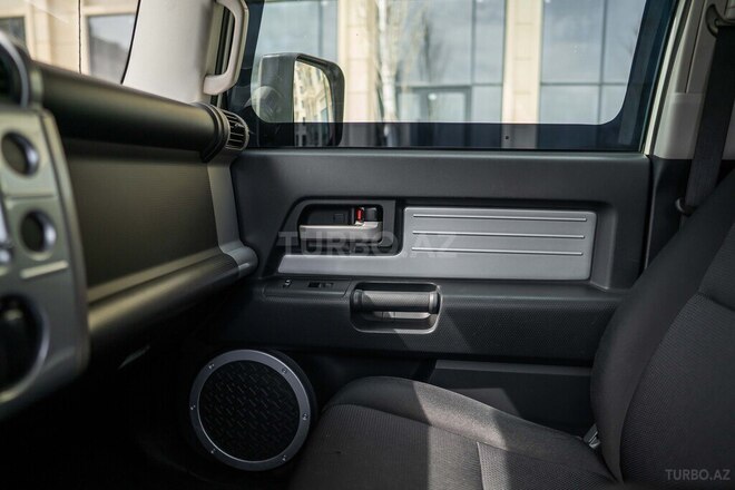 Toyota FJ Cruiser 2012, 96,000 km - 4.0 л - Bakı