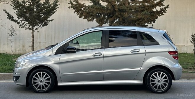 Mercedes B 180 2009, 95,000 km - 1.7 л - Bakı
