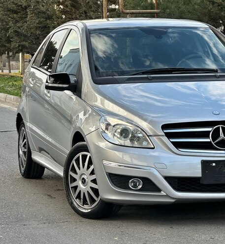 Mercedes B 180 2009, 95,000 km - 1.7 л - Bakı