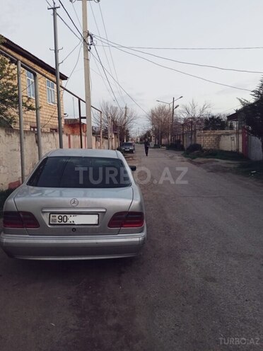 Mercedes E 220 1998, 180,000 km - 2.2 л - Sabirabad