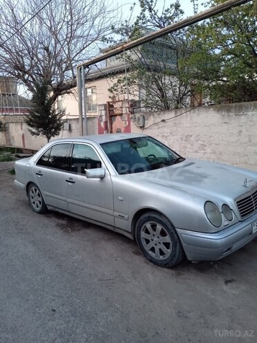 Mercedes E 220 1998, 180,000 km - 2.2 л - Sabirabad