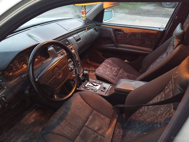 Mercedes E 220 1998, 180,000 km - 2.2 л - Sabirabad