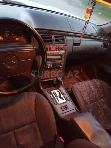 Mercedes E 220 1998, 180,000 km - 2.2 л - Sabirabad