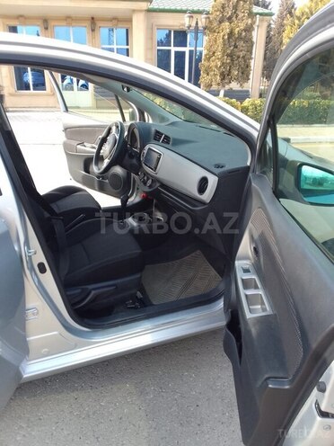 Toyota Vitz 2015, 78,755 km - 1.3 л - Sumqayıt