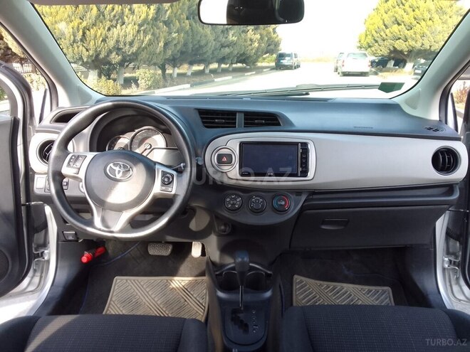 Toyota Vitz 2015, 78,755 km - 1.3 л - Sumqayıt