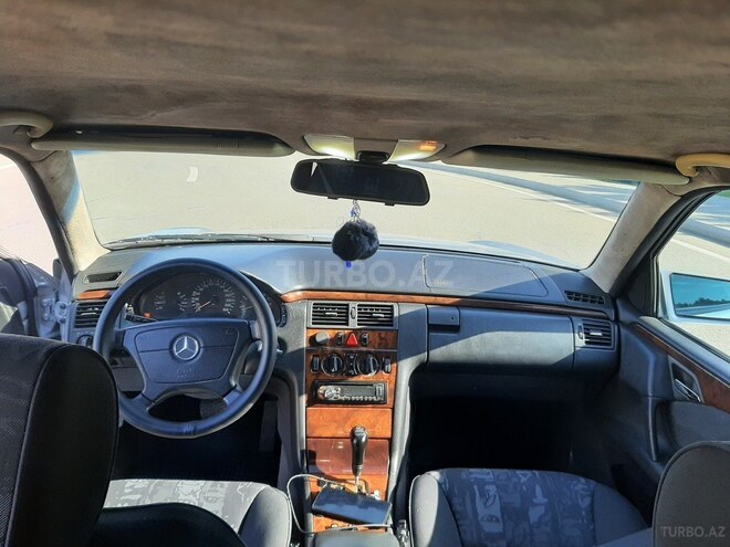 Mercedes E 300 1999, 117,000 km - 3.0 l - Bakı