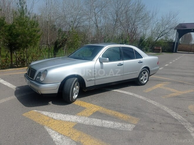 Mercedes E 320 1996, 360,000 km - 3.2 l - Saatlı