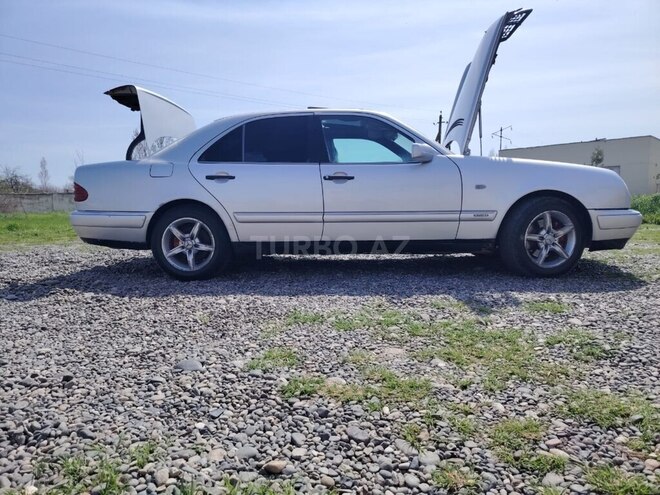 Mercedes E 320 1996, 360,000 km - 3.2 l - Saatlı