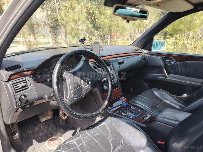 Mercedes E 320 1996, 360,000 km - 3.2 l - Saatlı
