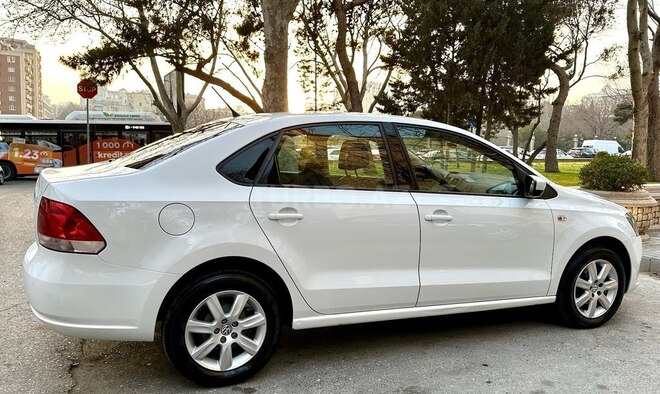 Volkswagen Polo 2015, 147,000 km - 1.6 л - Bakı