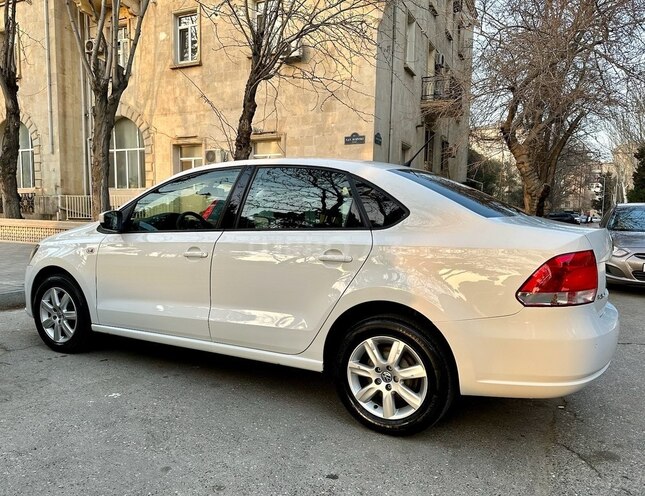 Volkswagen Polo 2015, 147,000 km - 1.6 л - Bakı