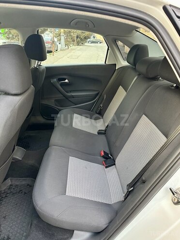 Volkswagen Polo 2015, 147,000 km - 1.6 л - Bakı