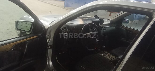 Mercedes E 220 1999, 123,458 km - 2.2 l - İmişli