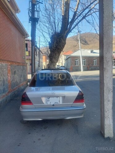 Mercedes C 230 1999, 397,000 km - 2.3 l - Qax