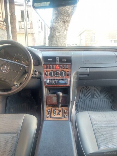 Mercedes C 230 1999, 397,000 km - 2.3 l - Qax