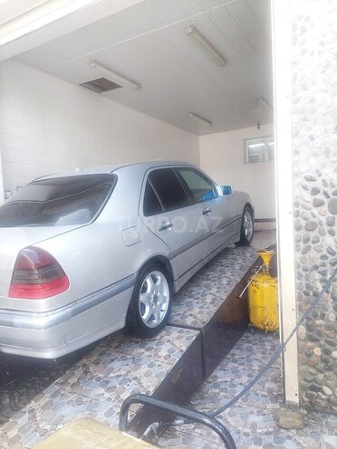 Mercedes C 230 1999, 397,000 km - 2.3 l - Qax