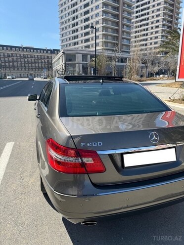 Mercedes E 200