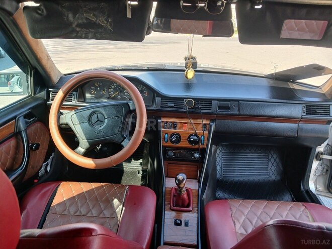 Mercedes E 200 1993, 460,650 km - 2.0 л - Qəbələ