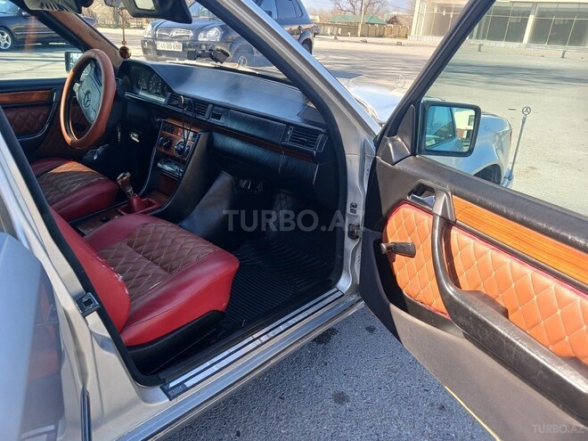 Mercedes E 200 1993, 460,650 km - 2.0 л - Qəbələ