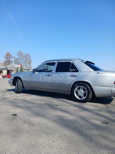 Mercedes E 200 1993, 460,650 km - 2.0 л - Qəbələ