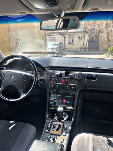 Mercedes E 270 2001, 310,000 km - 2.7 l - Bakı