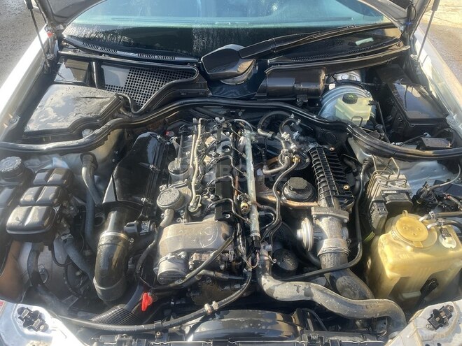 Mercedes E 270 2001, 310,000 km - 2.7 l - Bakı