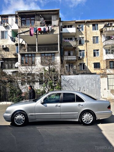 Mercedes E 270 2001, 310,000 km - 2.7 l - Bakı