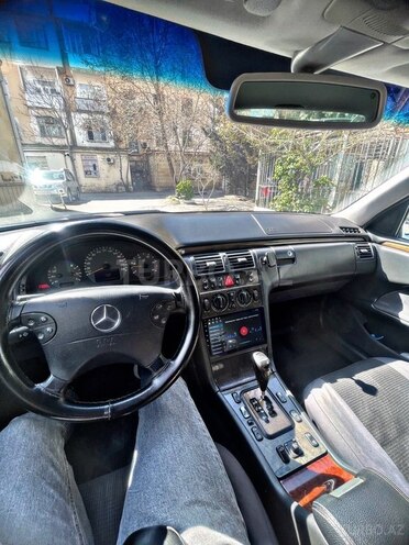 Mercedes E 270 2001, 310,000 km - 2.7 l - Bakı