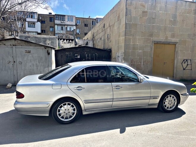 Mercedes E 270 2001, 310,000 km - 2.7 l - Bakı