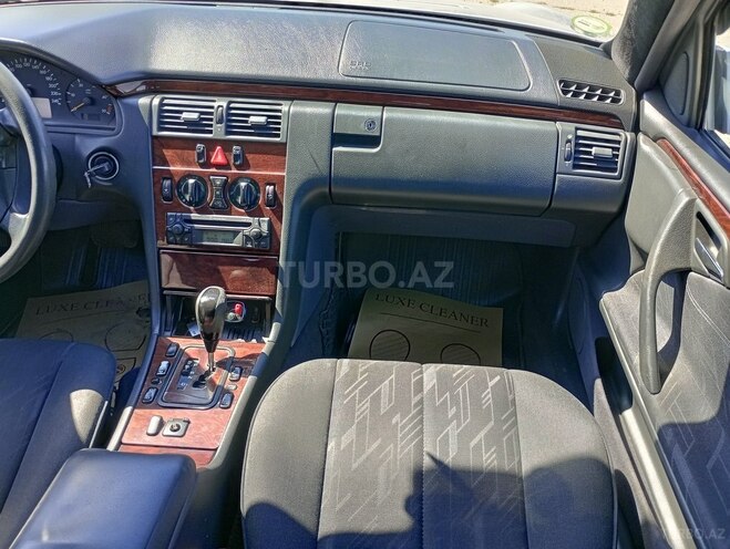 Mercedes E 220 2000, 426,000 km - 2.2 l - Bakı