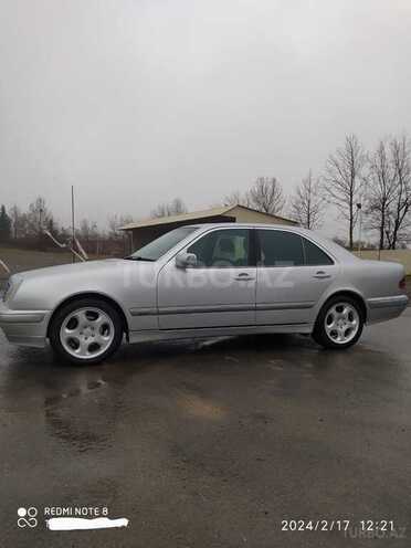 Mercedes E 240 2000, 204,680 km - 2.4 l - Tovuz