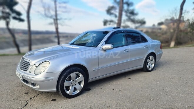 Mercedes E 240 2002, 355,000 km - 2.6 l - Quba