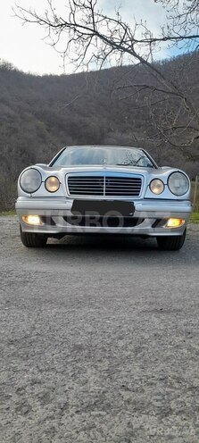 Mercedes E 230 1997, 526,453 km - 2.3 l - Qax