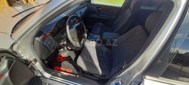 Mercedes E 230 1997, 526,453 km - 2.3 l - Qax