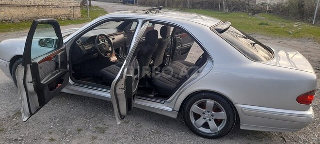 Mercedes E 230 1997, 526,453 km - 2.3 l - Qax