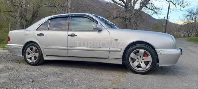 Mercedes E 230 1997, 526,453 km - 2.3 l - Qax