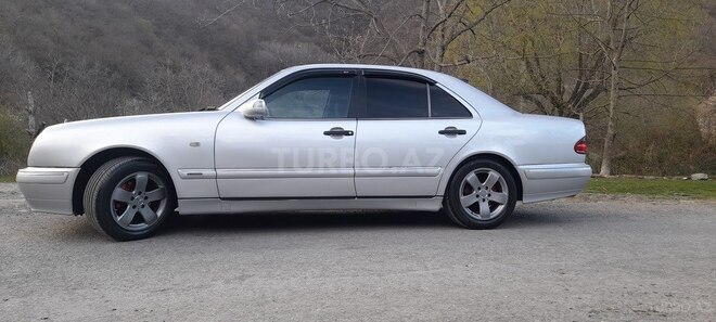 Mercedes E 230 1997, 526,453 km - 2.3 l - Qax