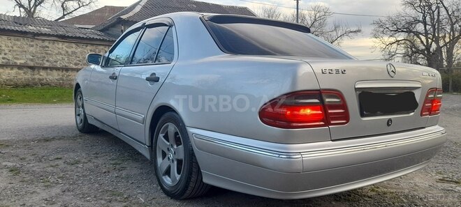 Mercedes E 230 1997, 526,453 km - 2.3 l - Qax