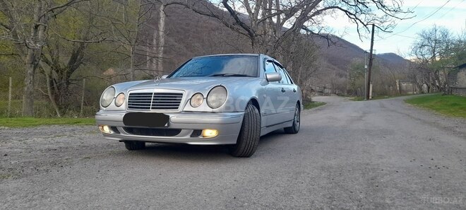 Mercedes E 230 1997, 526,453 km - 2.3 l - Qax