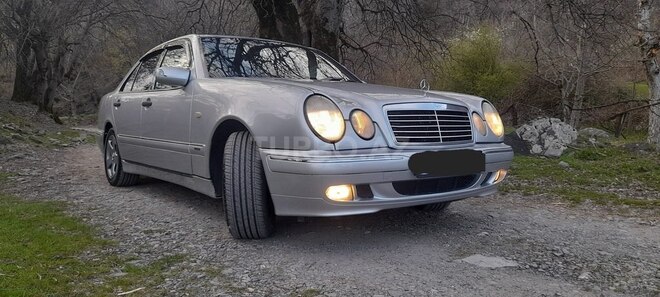 Mercedes E 230 1997, 526,453 km - 2.3 l - Qax