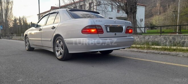 Mercedes E 230 1997, 526,453 km - 2.3 l - Qax