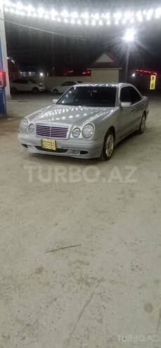 Mercedes E 220 1999, 123,456 km - 2.2 l - İmişli