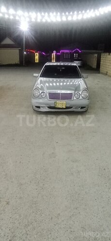 Mercedes E 220 1999, 123,456 km - 2.2 l - İmişli