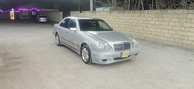 Mercedes E 220 1999, 123,456 km - 2.2 l - İmişli