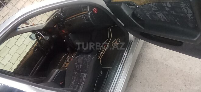Mercedes E 220 1999, 123,456 km - 2.2 l - İmişli