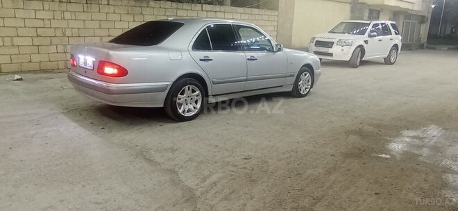 Mercedes E 220 1999, 123,456 km - 2.2 l - İmişli