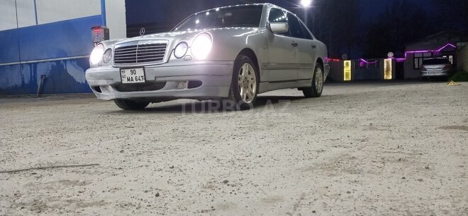 Mercedes E 220 1999, 123,456 km - 2.2 l - İmişli