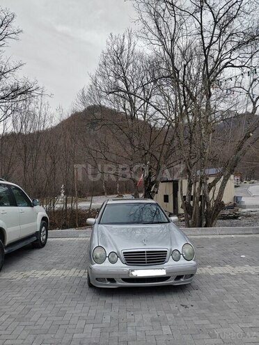 Mercedes E 240 2000, 300,000 km - 2.6 l - Tovuz