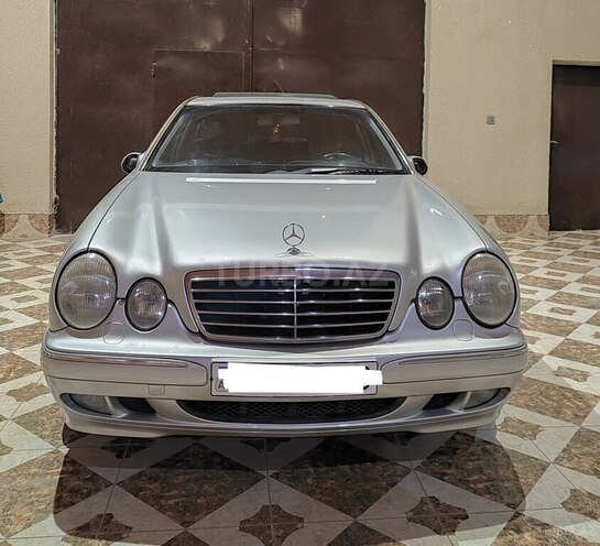Mercedes E 240 2000, 300,000 km - 2.6 l - Tovuz